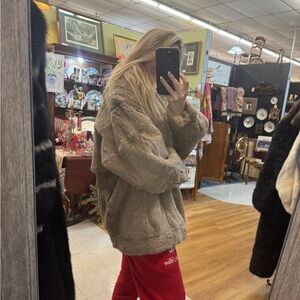 Women's Tan beaver 🦫 Fur Coat, real fur! Great condition size large
